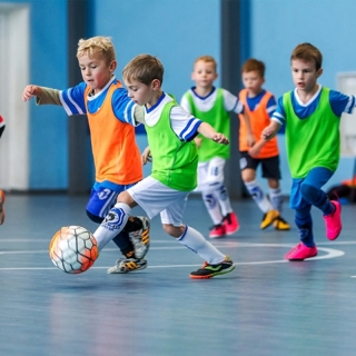 Aula de Futsal Ensino Fundamental no Colégio Sorocaba Colégio Infantil Sorocaba Curso Pré Vestibular Sorocaba Escola Periodo Integral Sorocaba